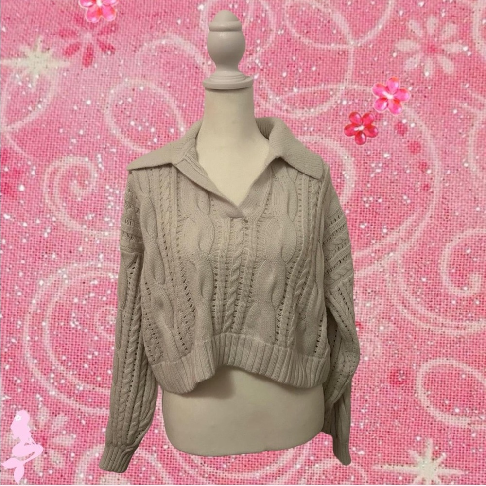 Hollister Women's Cream Cable Knit Sweater